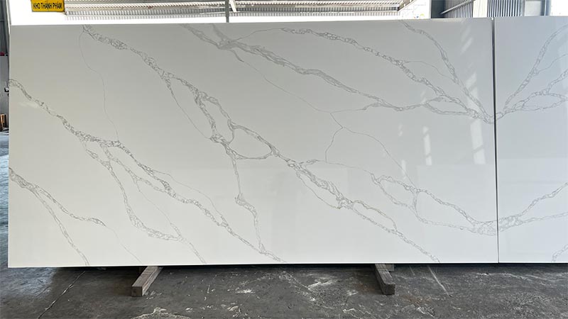 Calacatta Vitage Quartz Bookmatch Slab