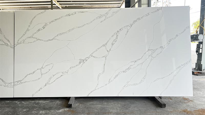 Calacatta Vitage Quartz Bookmatch Slab