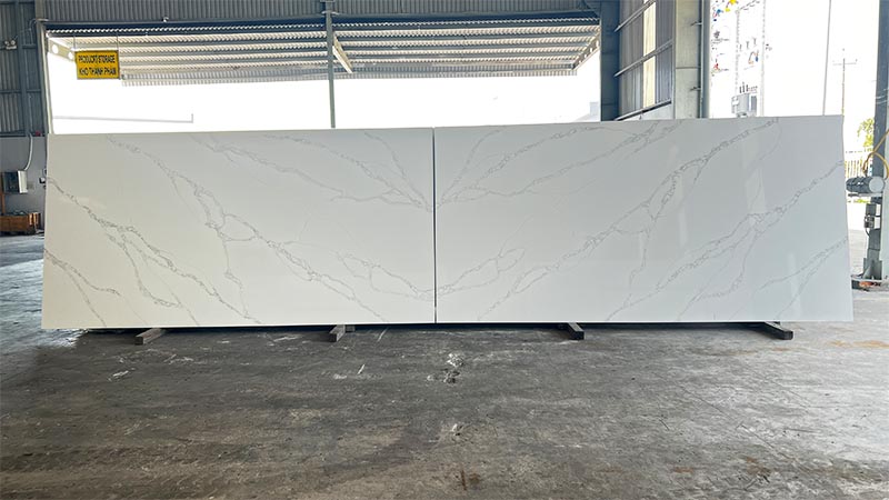 Calacatta Vitage Quartz Bookmatch Slab