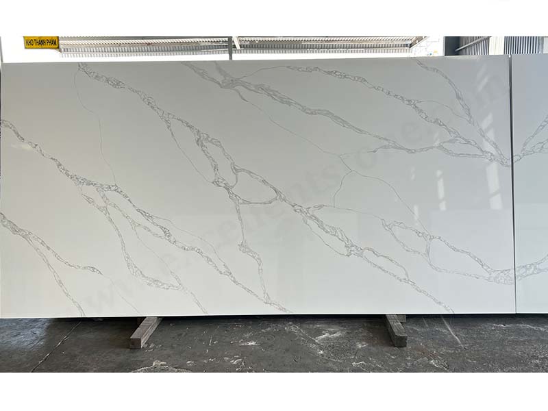 Calacatta Tramonto Quartz Slab