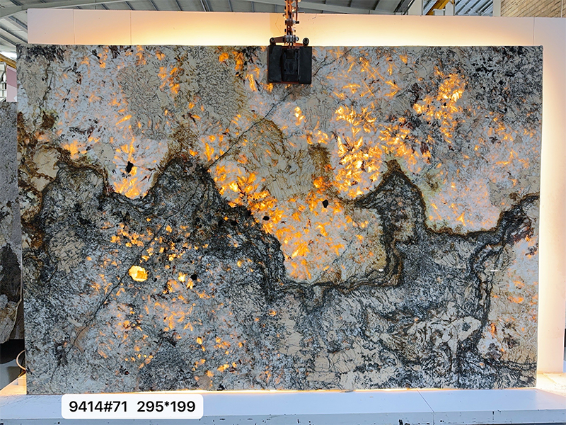 Translucent quartzite