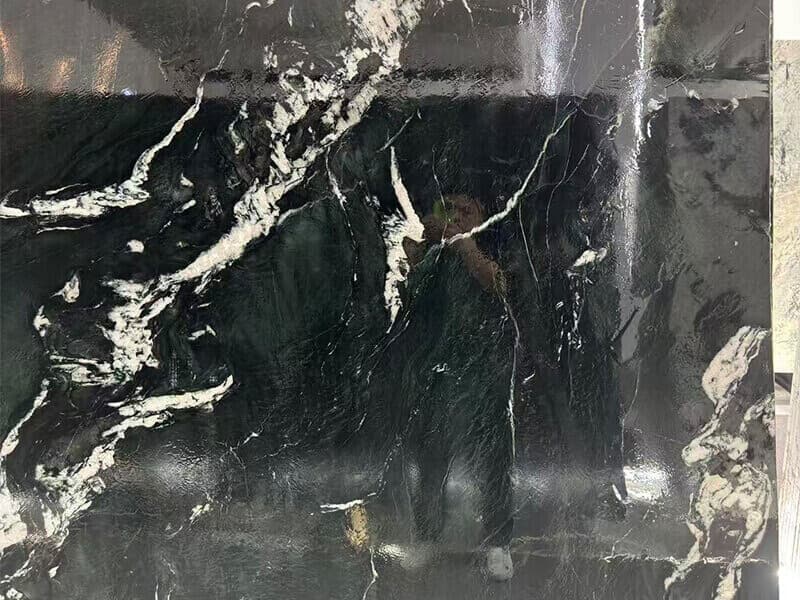 Emerald Green Quartzite Slabs Emerald Green Quartzite Slabs