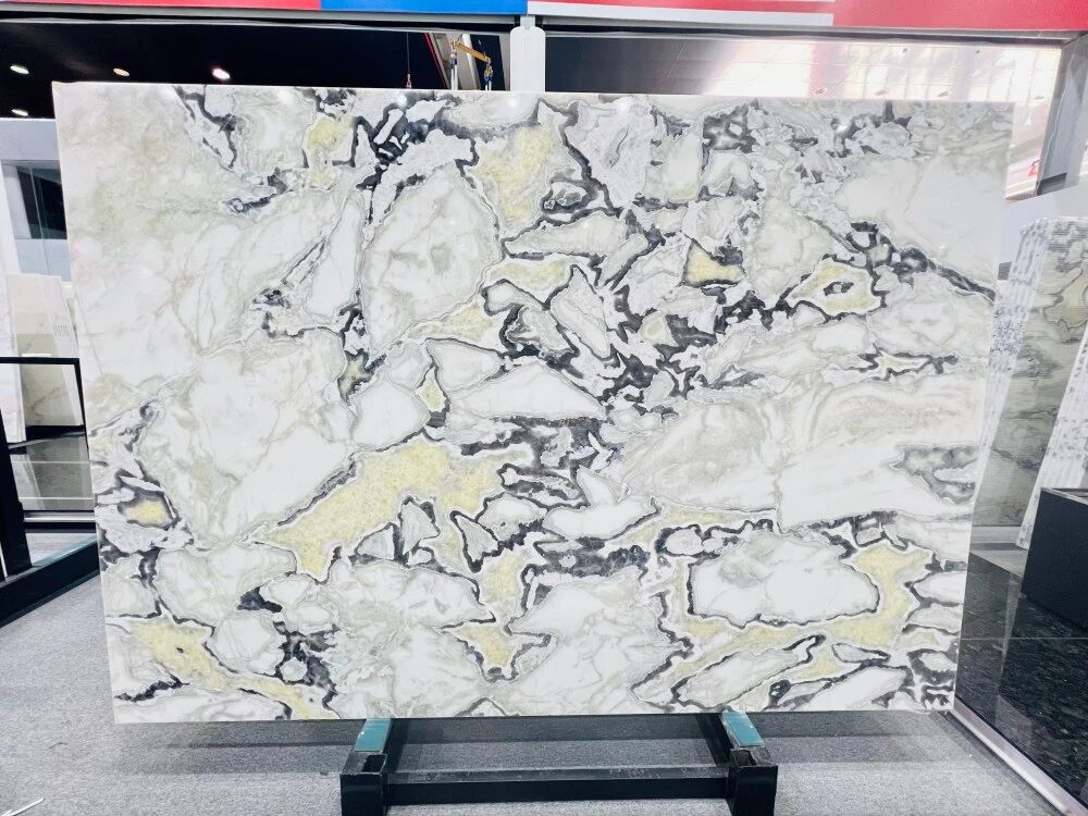 Italian old-quarry Fendi White Marble slab with a warm creamy-white background