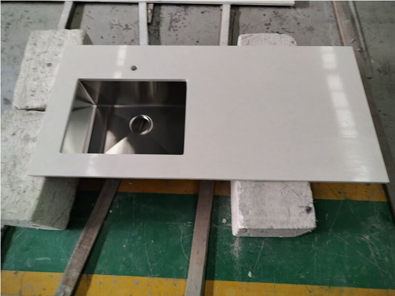 Organic White Quartz Kitchen Countertops