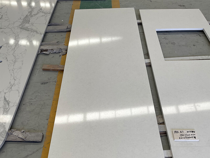 Organic White Quartz Kitchen Countertops