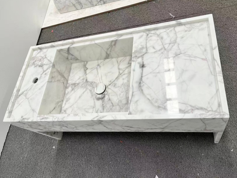 Milas Lilac Vanity
