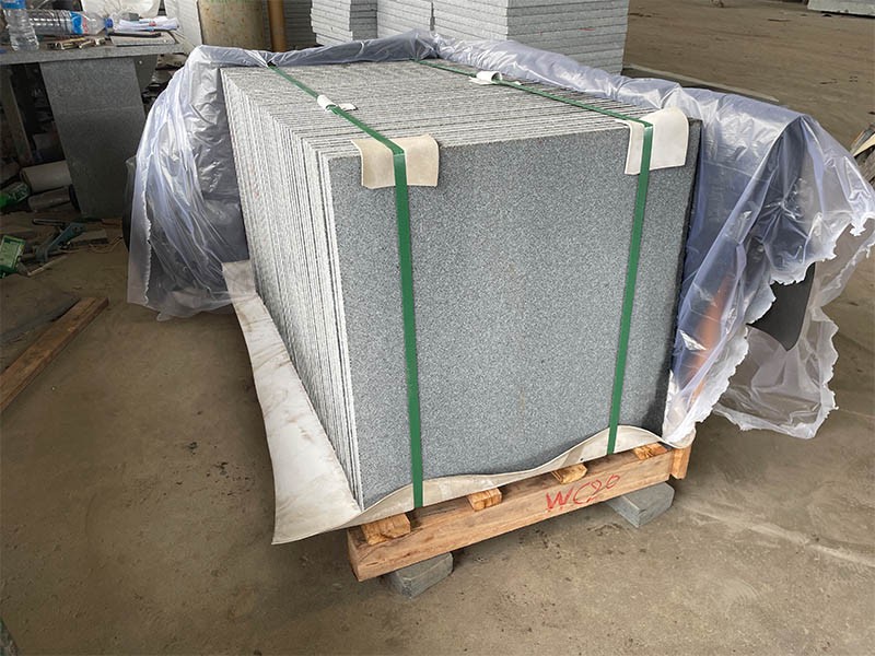 Strapped export pallet of Cambodia G654 granite swimming pool coping