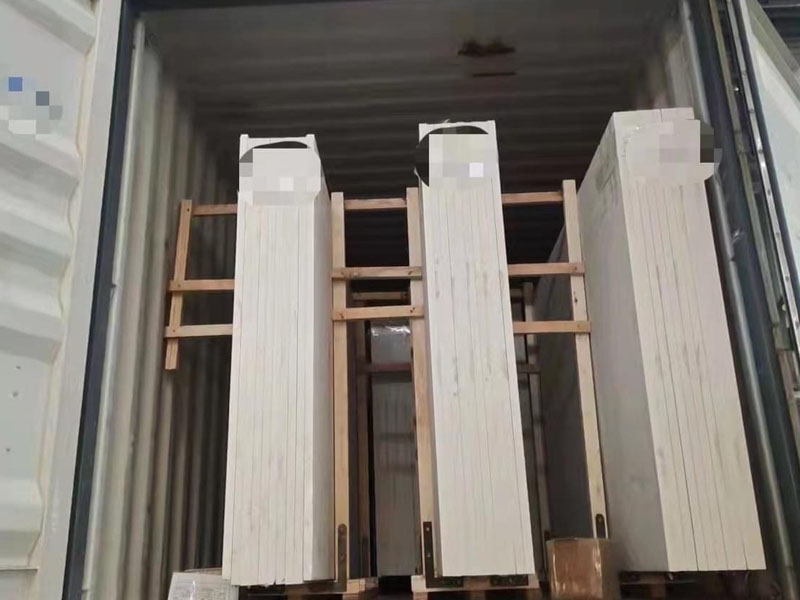 Three Containers Calacatta Gold Quartz Slab Got Loaded and Ready Ship to The Middle East
